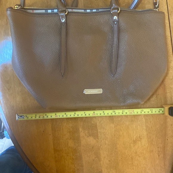 Barely used Tan Brown Burberry Leather Handbag - Picture 4 of 10